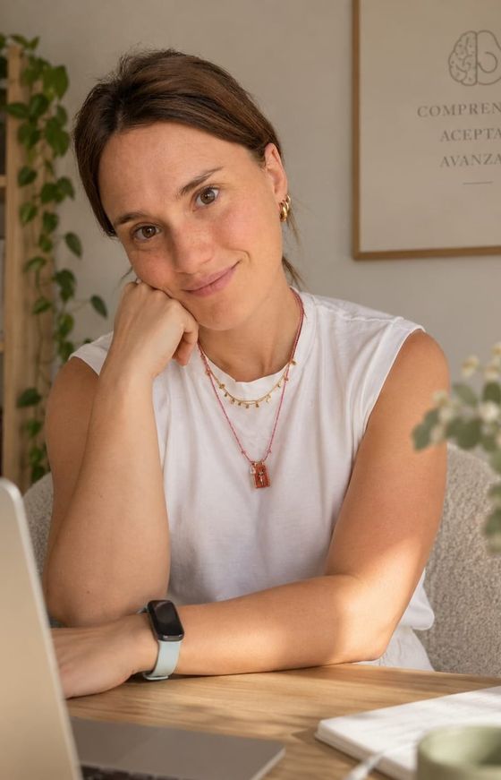 Marina del Olmo Jalle, psicóloga general especializada en TCA, imagen corporal, vínculos y pareja en Zaragoza